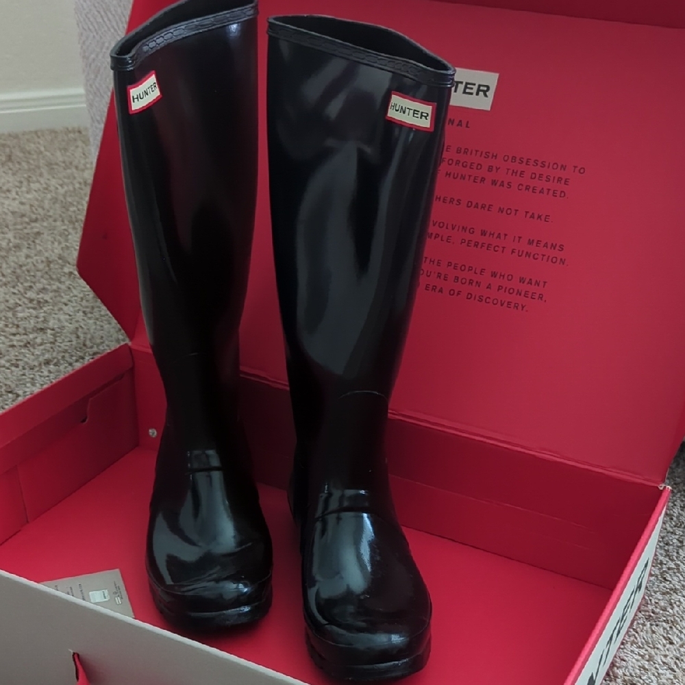 Hunter Women's Glossy Black Rain Boots